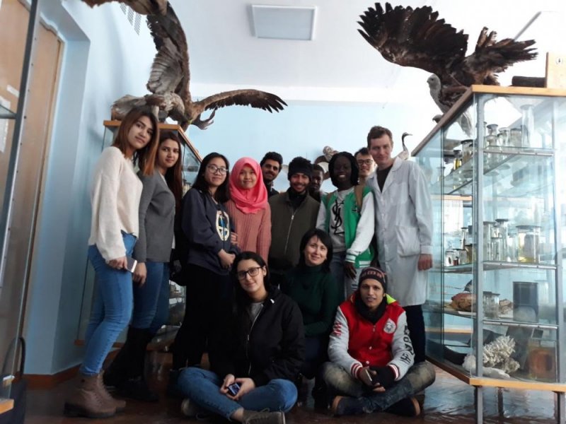 Иностранные обучающиеся подготовительного отделения УлГПУ познакомились с экспонатами зоологического музея вуза