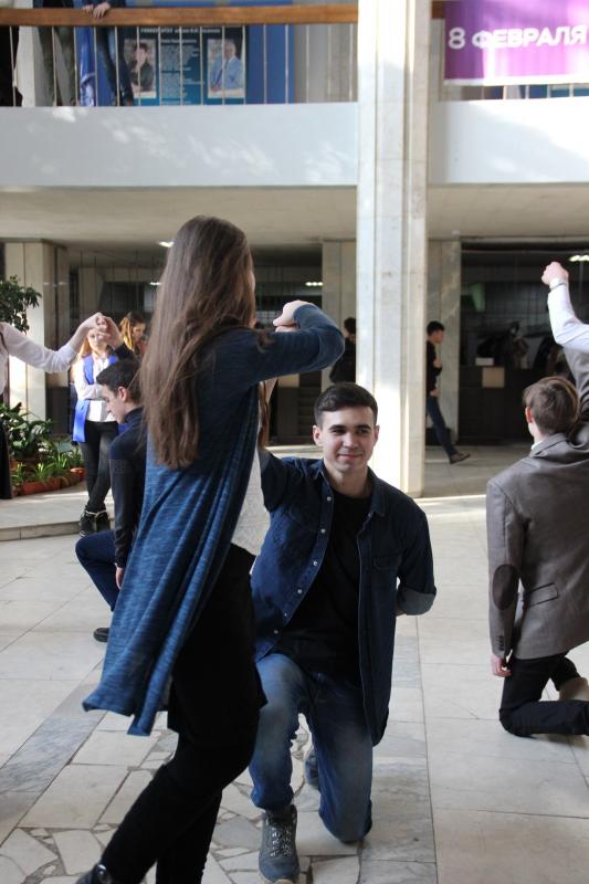 Студенты УлГПУ вместе с Молодежкой ОНФ приняли участие во Всероссийской акции «Память в танце. Случайный вальс»