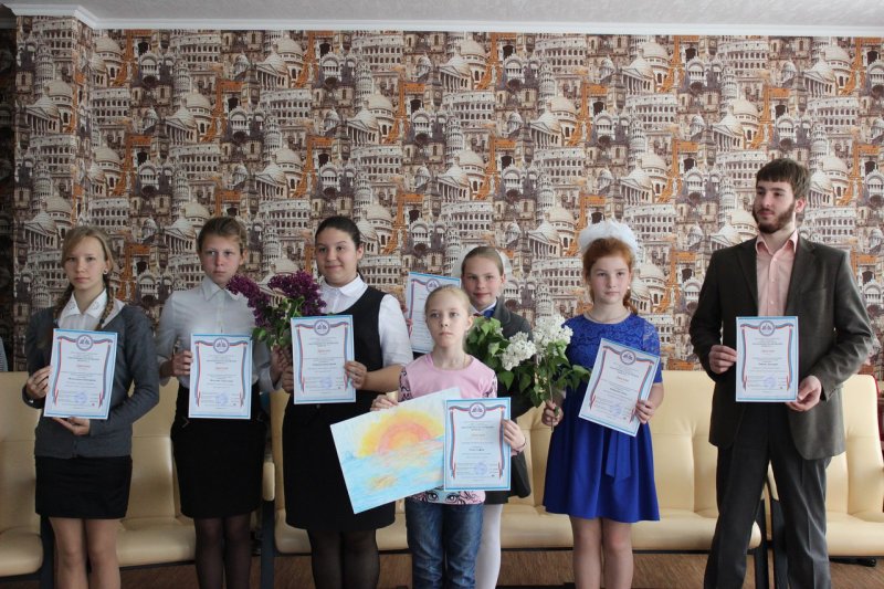 Ко Дню защиты детей в УлГПУ наградили победителей областного конкурса творческих работ учащихся  «Мы родились на волжских берегах…»