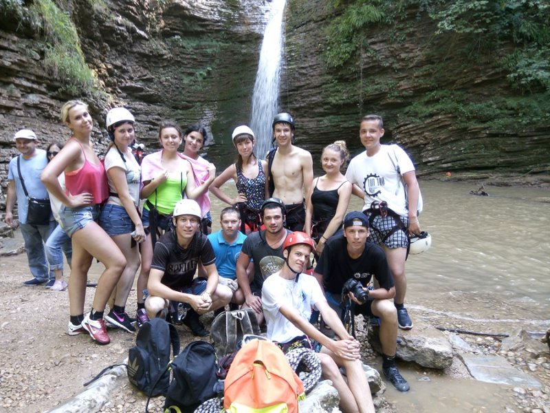 Скальные маршруты, прохождение водопадов и каньонов, сплавы по реке,  – все это ожидает студентов-активистов УлГПУ в молодежном лагере Адыгеи.   Поездку полностью оплачивает вуз