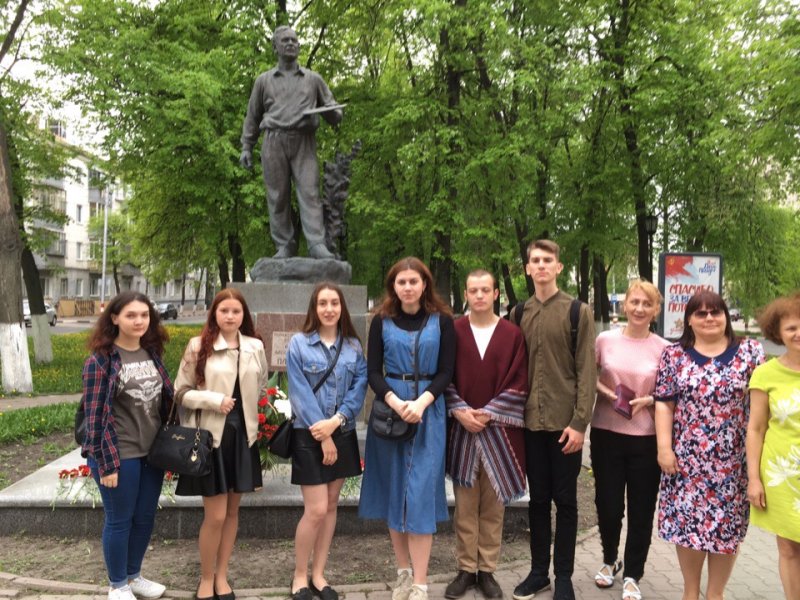Студенты УлГПУ приняли участие в митинге, посвященном памяти народного художника Аркадия Пластова