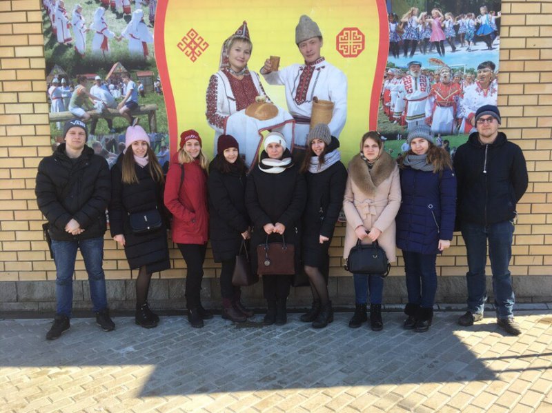 Студенты историко-филологического факультета УлГПУ посетили чувашское подворье комплекса «Национальная деревня»