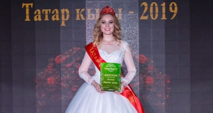 Третий год подряд победительницей регионального конкурса «Татар кызы» становится студентка УлГПУ. В этот раз самой красивой татарской девушкой признана Айгуль Измайлова