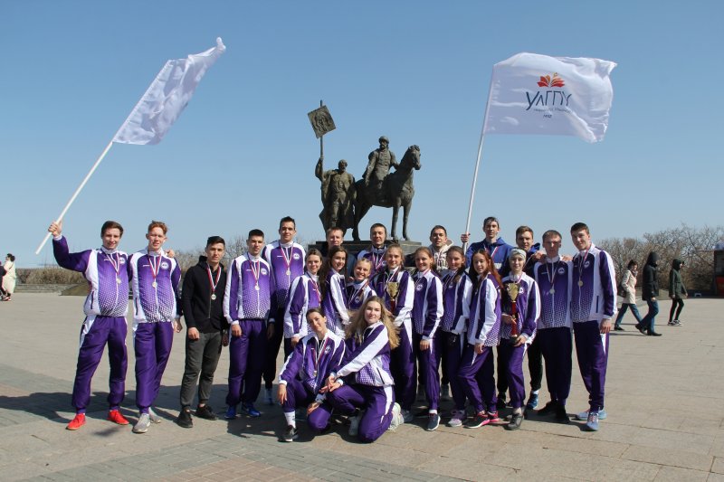 В районной легкоатлетической эстафете команды девушек и юношей УлГПУ одержали уверенную победу