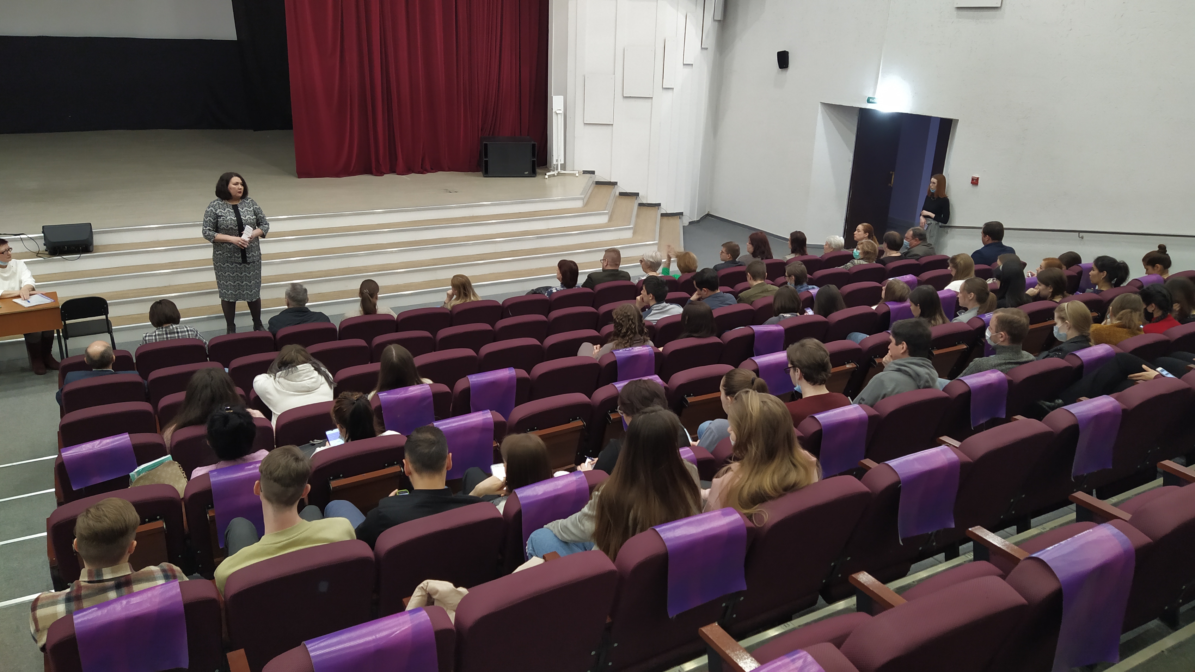 На историко-филологическом факультете УлГПУ прошла  встреча выпускников 2022 года с потенциальными работодателями.