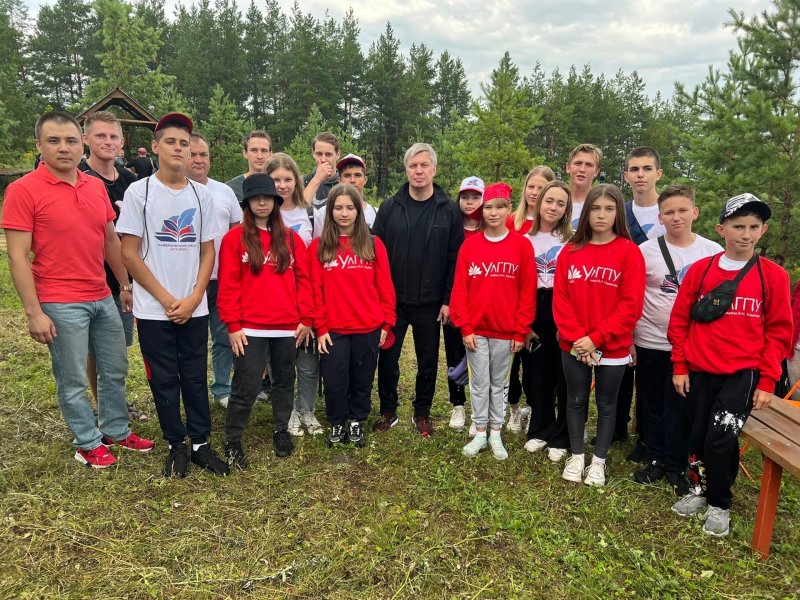 Участники Университетской смены УлГПУ – школьники из ЛНР -  прошли экотропой «Шиловская лесостепь» нацпарка «Сенгилеевские горы»