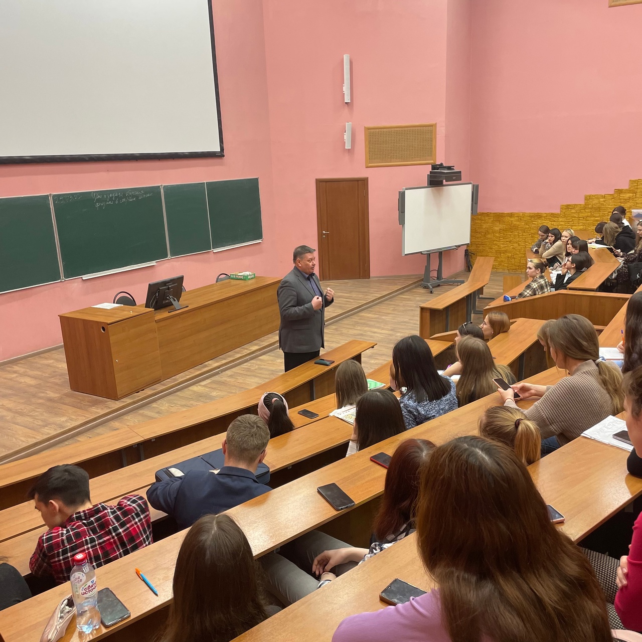 На факультете физико-математического и технологического образования УлГПУ прошла встреча старшекурсников с работодателями