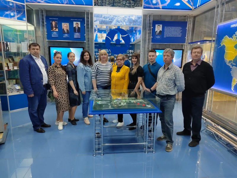 Молодые ученые УлГПУ посетили с экскурсией НИИ атомных реакторов 