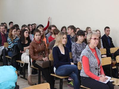 В День учителя  студенты-историки УлГПУ узнали много нового о культурной политике  области