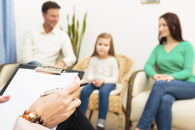 Центр консультативной помощи родителям при УлГПУ помогает разрешить проблемы общения между родителями и ребенком