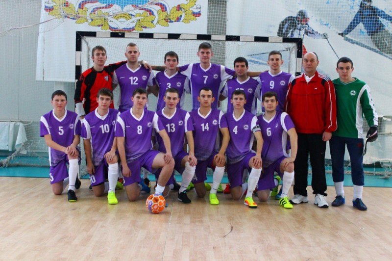 Мужская команда УлГПУ стала лидером в чемпионате области по мини-футболу 