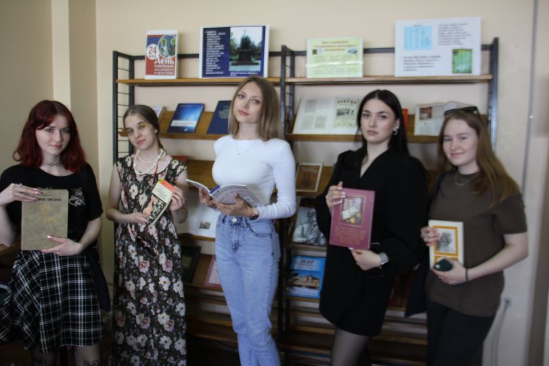 В научной библиотеке УлГПУ открылась книжная выставка, посвященная Дню славянской письменности и культуры