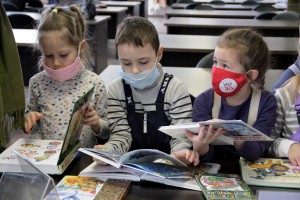 Научная библиотека УлГПУ пригласила воспитанников детского сада «У-Знайки» побывать в гостях у сказки