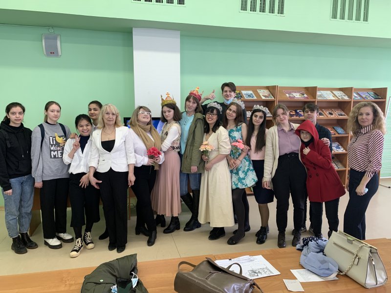 Студенты факультета иностранных языков УлГПУ приняли участие в мероприятии «Дорогой сказок» в областном Дворце книги