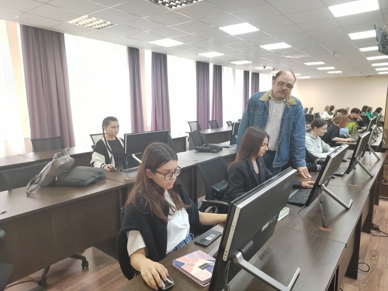 Студенты и преподаватели приняли участие во Всероссийской акции «ИТ-диктант» на базе УлГПУ