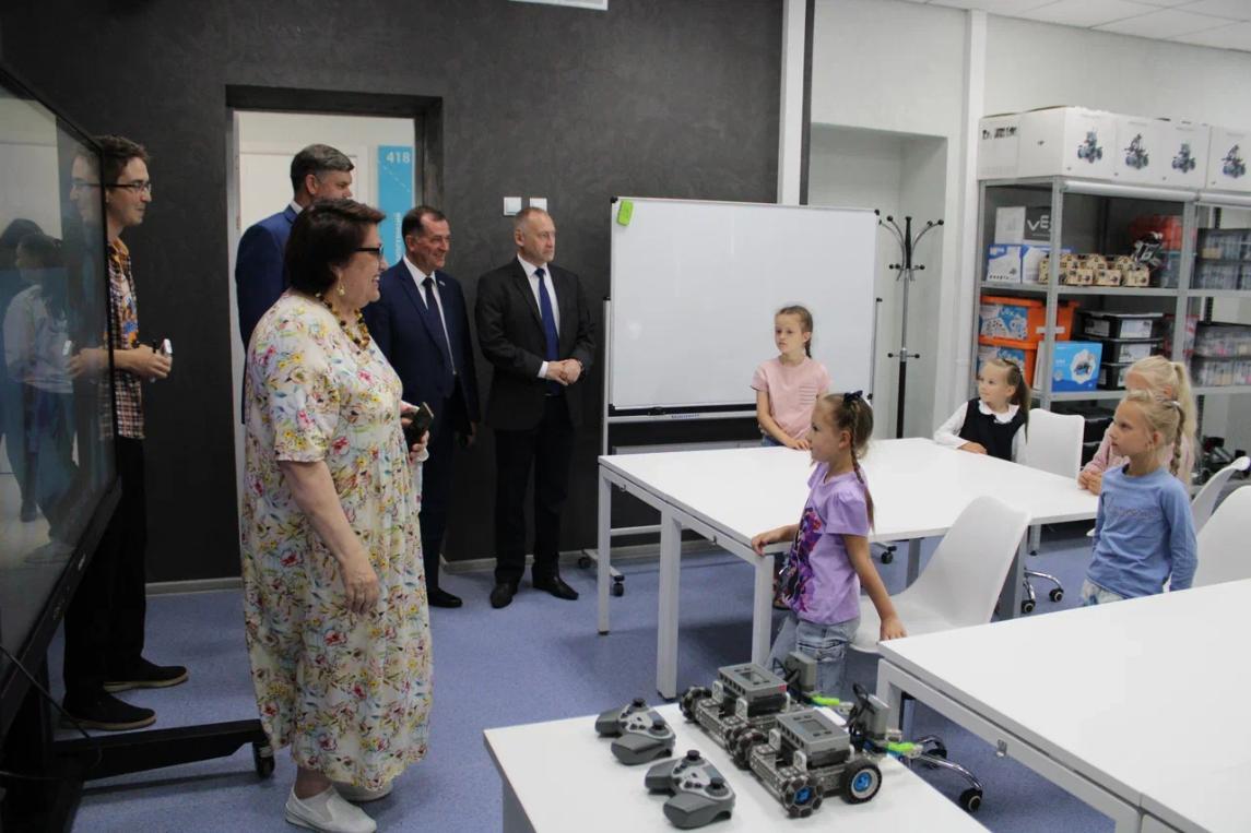 Представитель педагогического технопарка «Кванториум» Ярослав Токарев провёл учебный мастер-класс по робототехнике