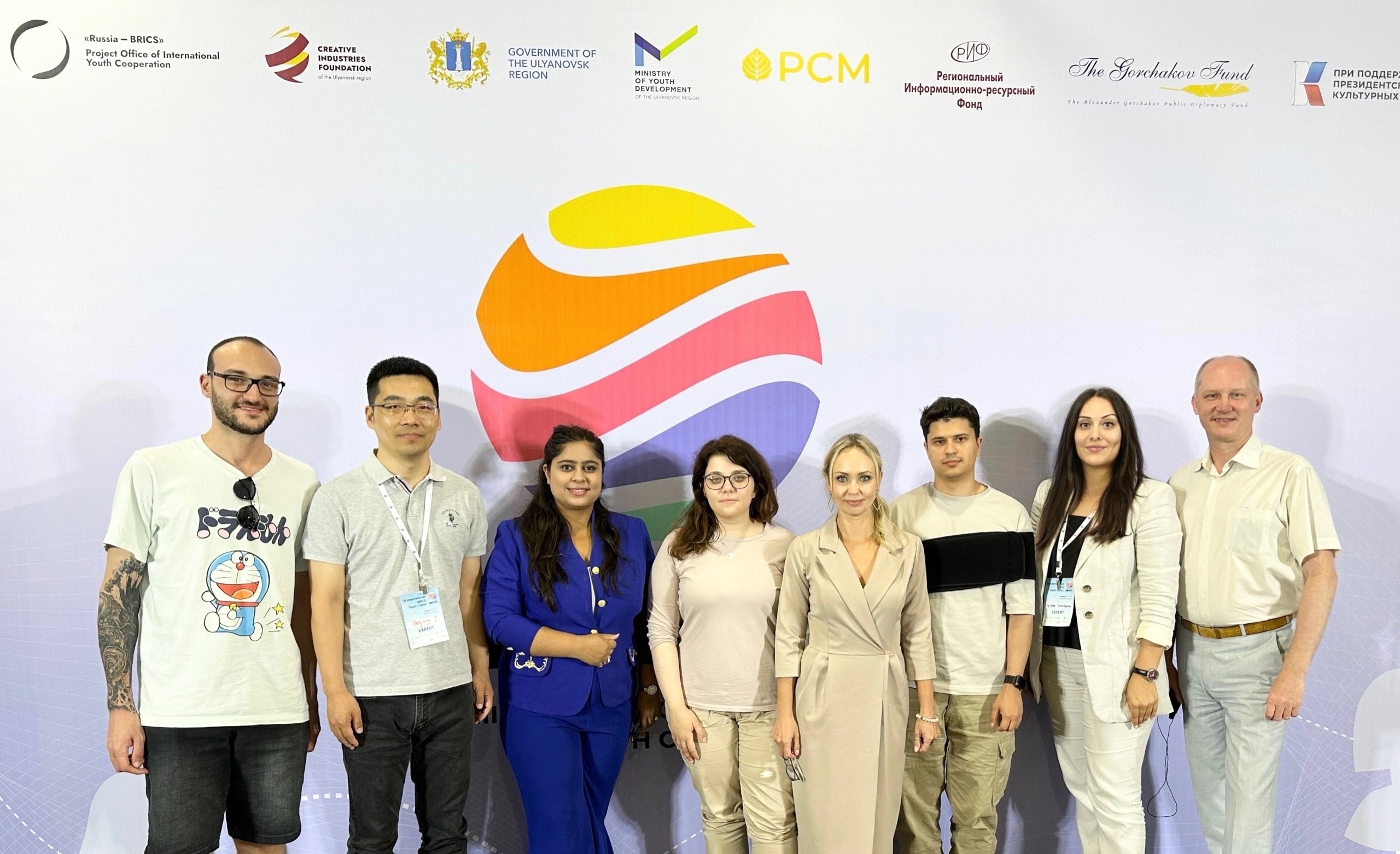 Преподаватели и иностранные студенты УлГПУ приняли участие в разработке концепции медиаресурса в рамках молодежного лагеря БРИКС