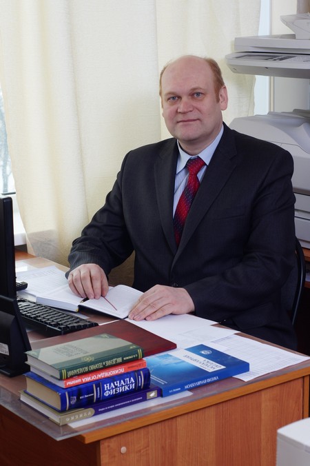 Заведующий кафедрой физики и технических дисциплин, доцент, к.т.н. Шишкарев Виктор Вячеславович.